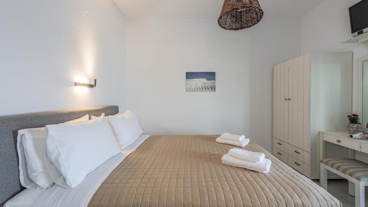 Giourgas Studios & Apartments Provatas Eksteriør bilde