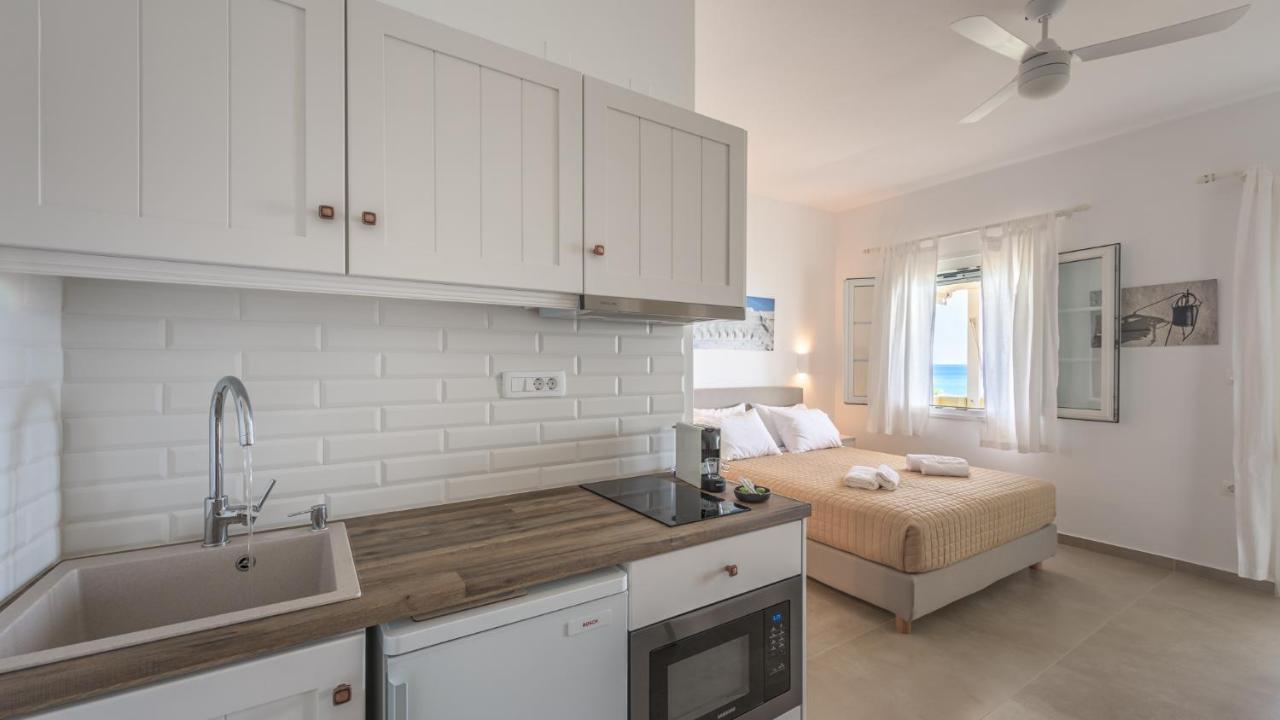 Giourgas Studios & Apartments Provatas Eksteriør bilde